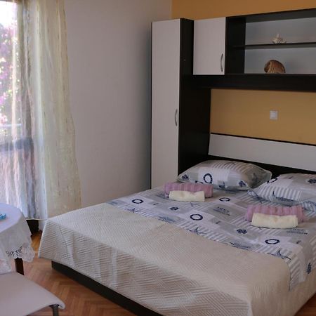 Apartments Milatic Jelsa  Exterior photo