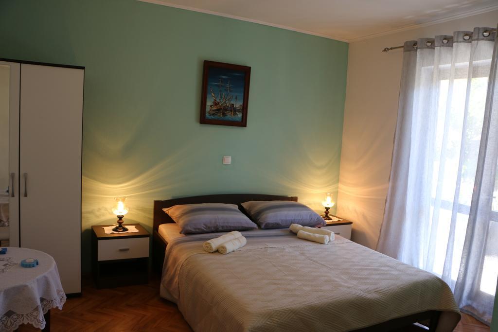 Apartments Milatic Jelsa  Exterior photo