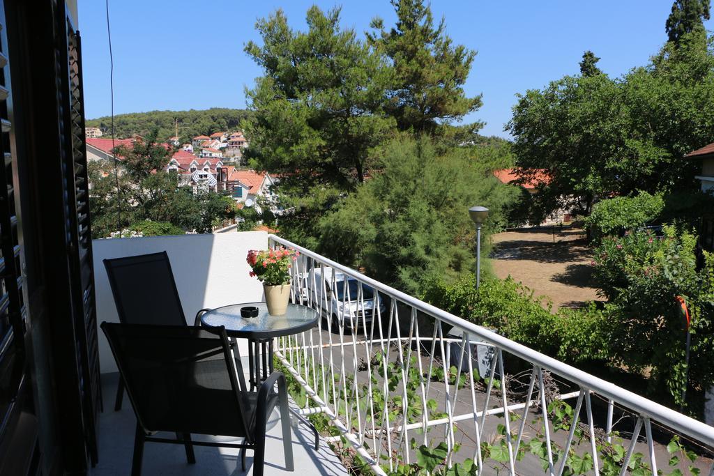 Apartments Milatic Jelsa  Exterior photo