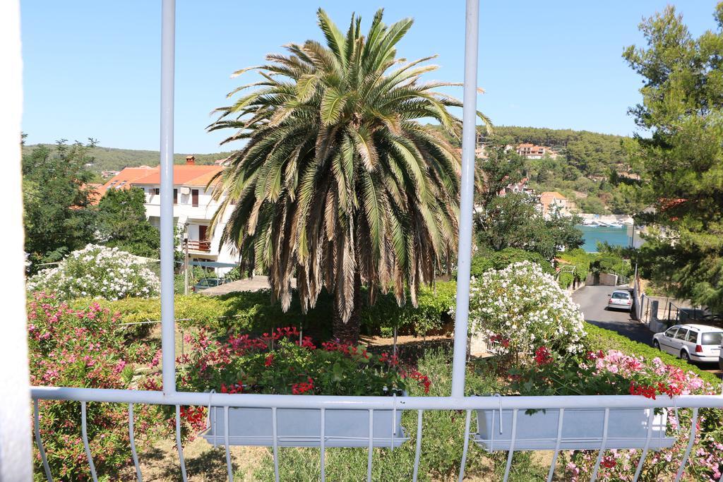 Apartments Milatic Jelsa  Exterior photo
